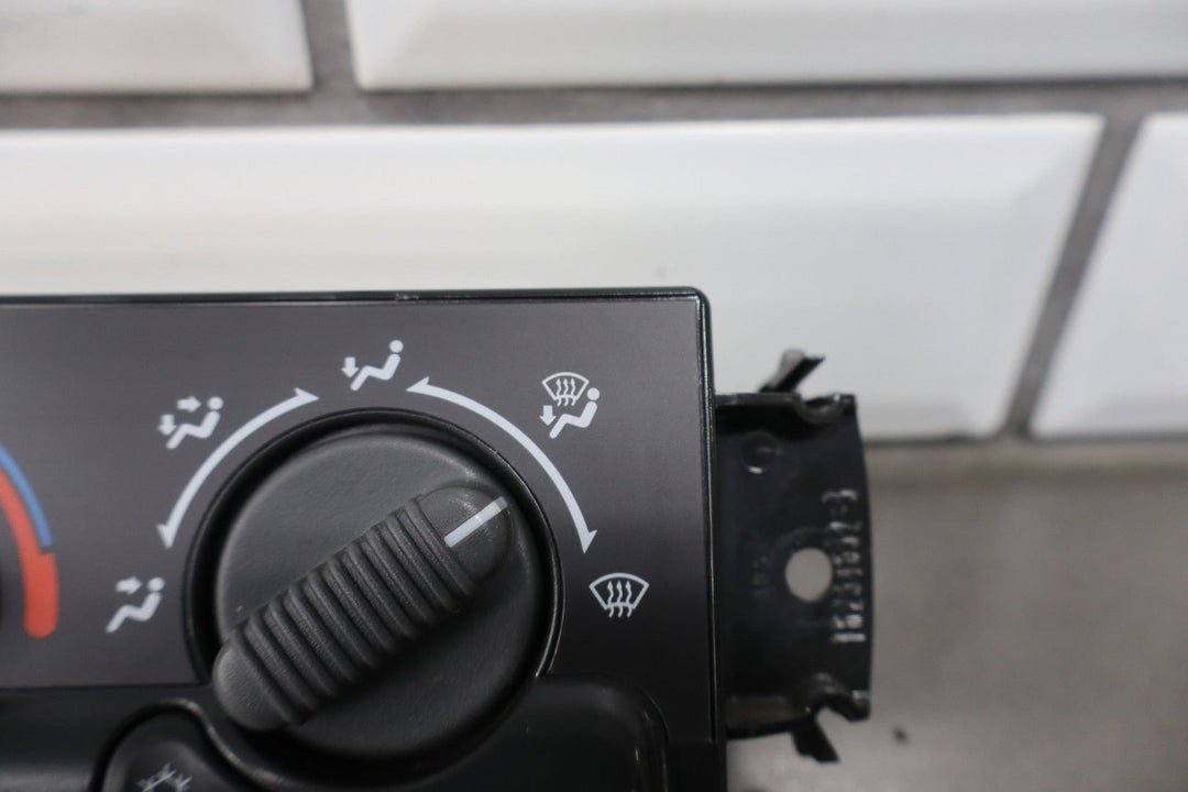 2001 - 2002 Chevrolet Silverado 2500 HD Manual Climate HVAC Controls 15054697 OEM
