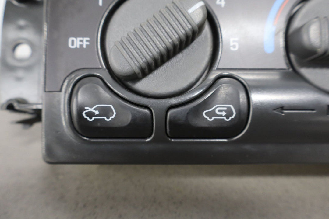 2001 - 2002 Chevrolet Silverado 2500 HD Manual Climate HVAC Controls 15054697 OEM