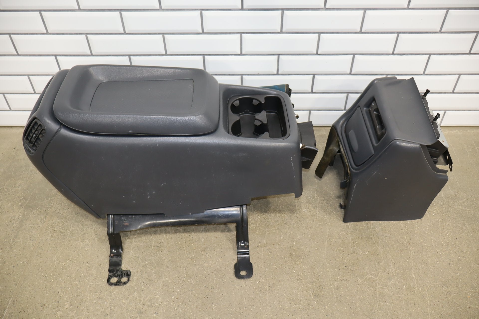 2001-2002 Chevrolet Silverado/GMC Sierra 2500HD Crew Cab Cloth Seats Graphite