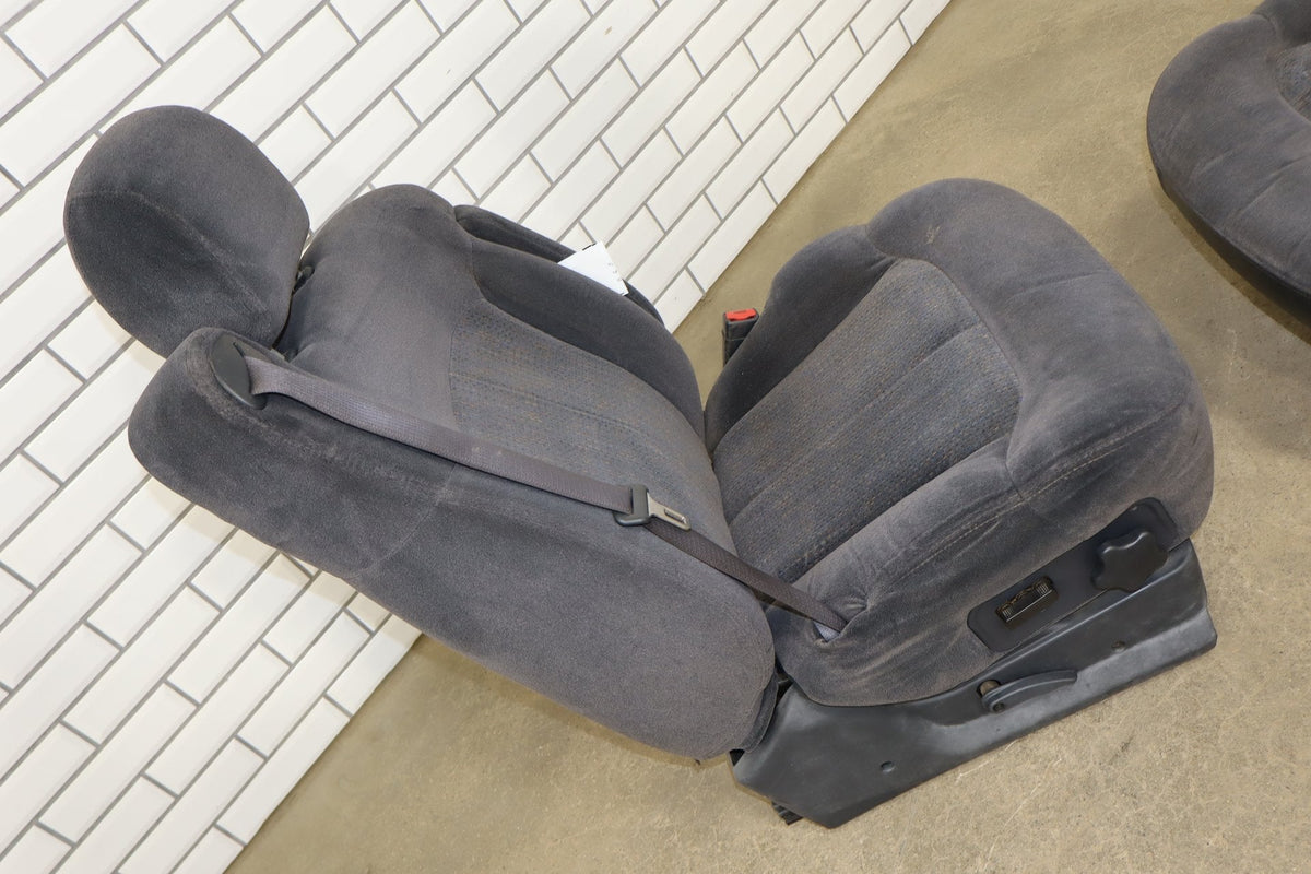 2001-2002 Chevrolet Silverado/GMC Sierra 2500HD Crew Cab Cloth Seats Graphite