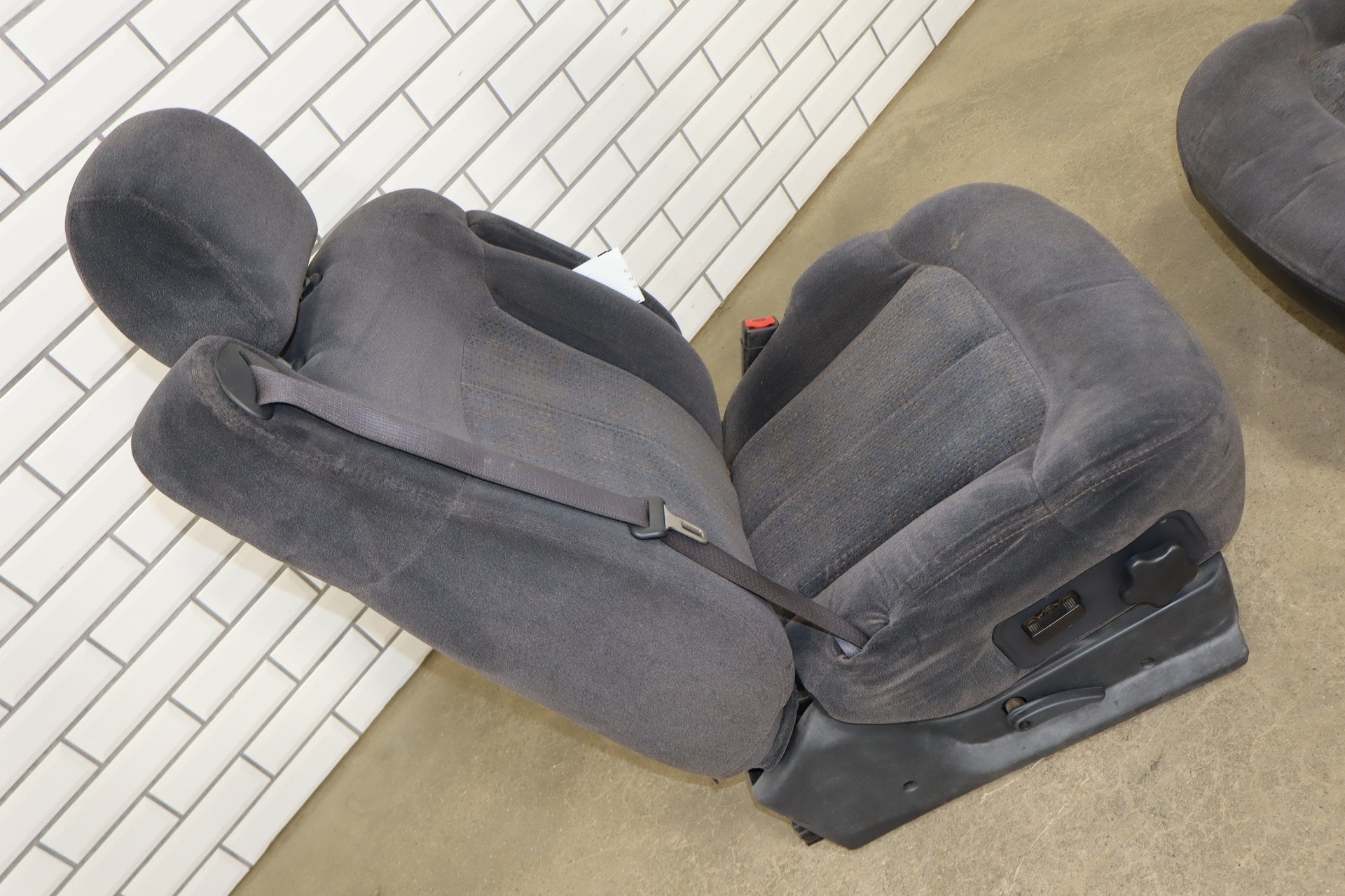 2001-2002 Chevrolet Silverado/GMC Sierra 2500HD Crew Cab Cloth Seats Graphite