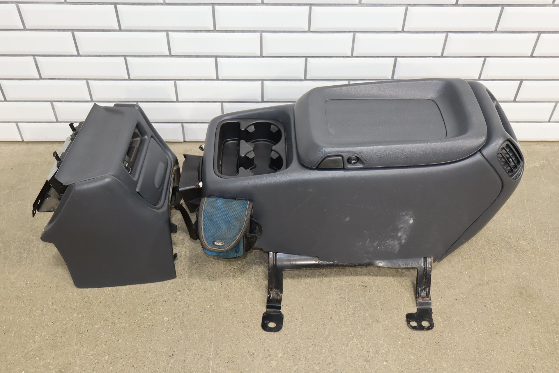 2001-2002 Chevrolet Silverado/GMC Sierra 2500HD Crew Cab Cloth Seats Graphite