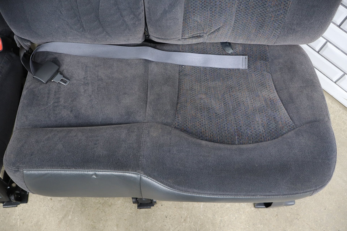 2001-2002 Chevrolet Silverado/GMC Sierra 2500HD Crew Cab Cloth Seats Graphite
