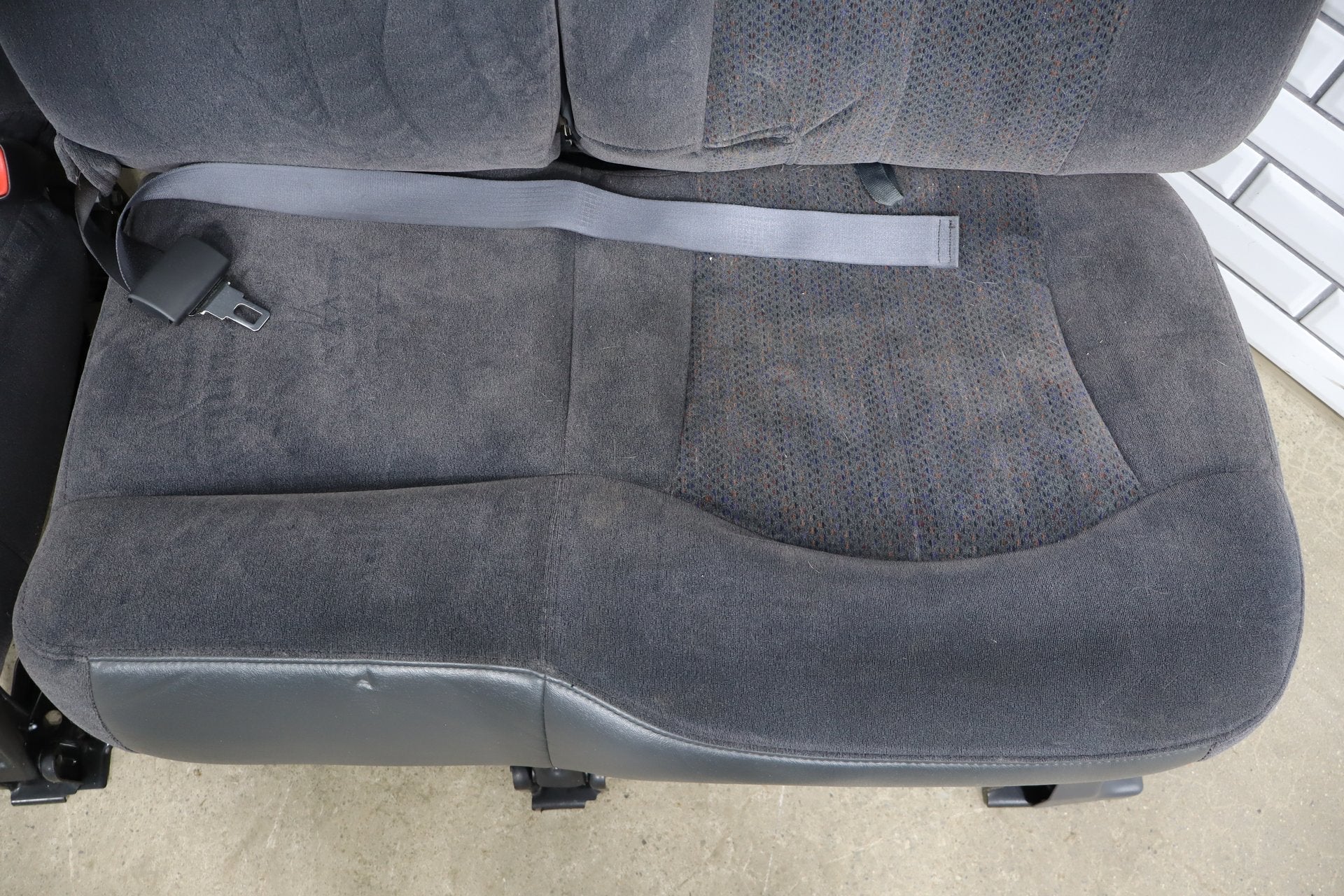 2001-2002 Chevrolet Silverado/GMC Sierra 2500HD Crew Cab Cloth Seats Graphite