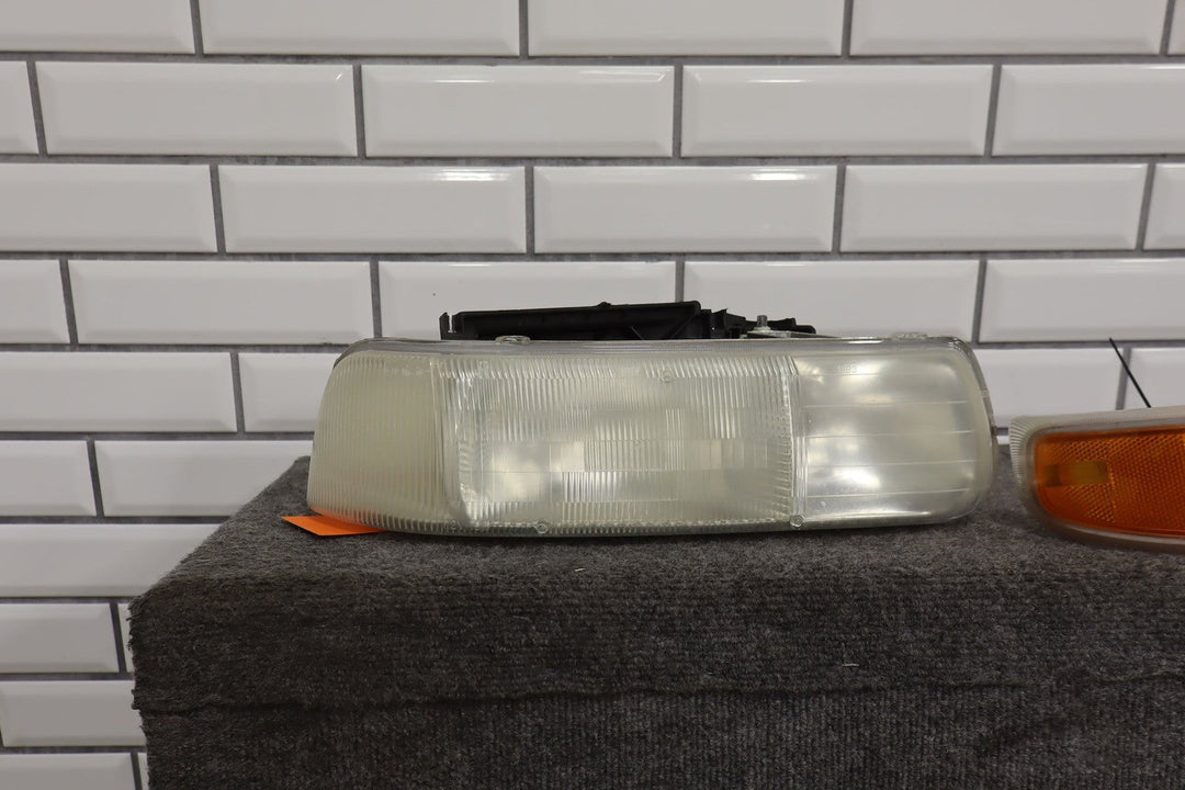 2001 - 2002 Chevy 2500HD 3500 OEM Grille Assembly & Headlights (HWV)