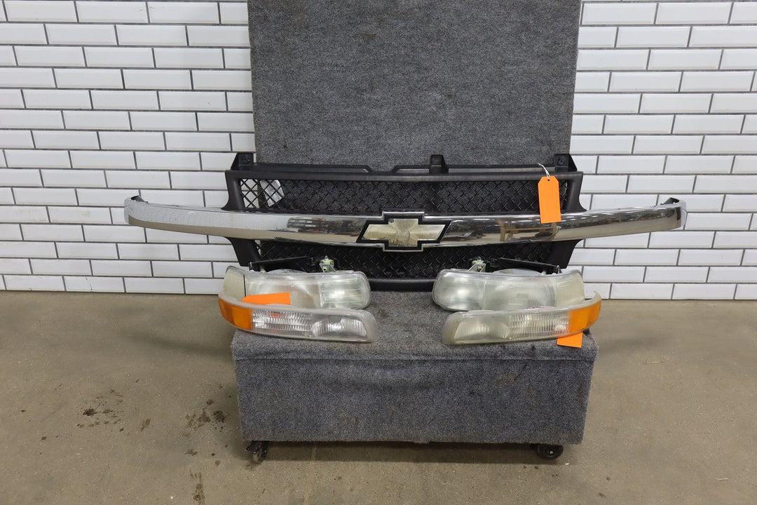 2001 - 2002 Chevy 2500HD 3500 OEM Grille Assembly & Headlights (HWV)