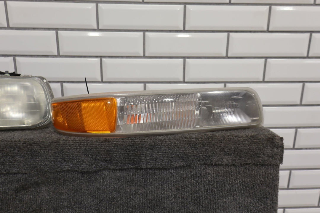 2001 - 2002 Chevy 2500HD 3500 OEM Grille Assembly & Headlights (HWV)