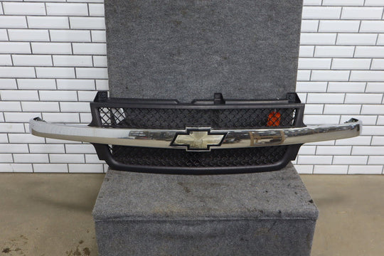 2001 - 2002 Chevy 2500HD 3500 OEM Grille Assembly & Headlights (HWV)