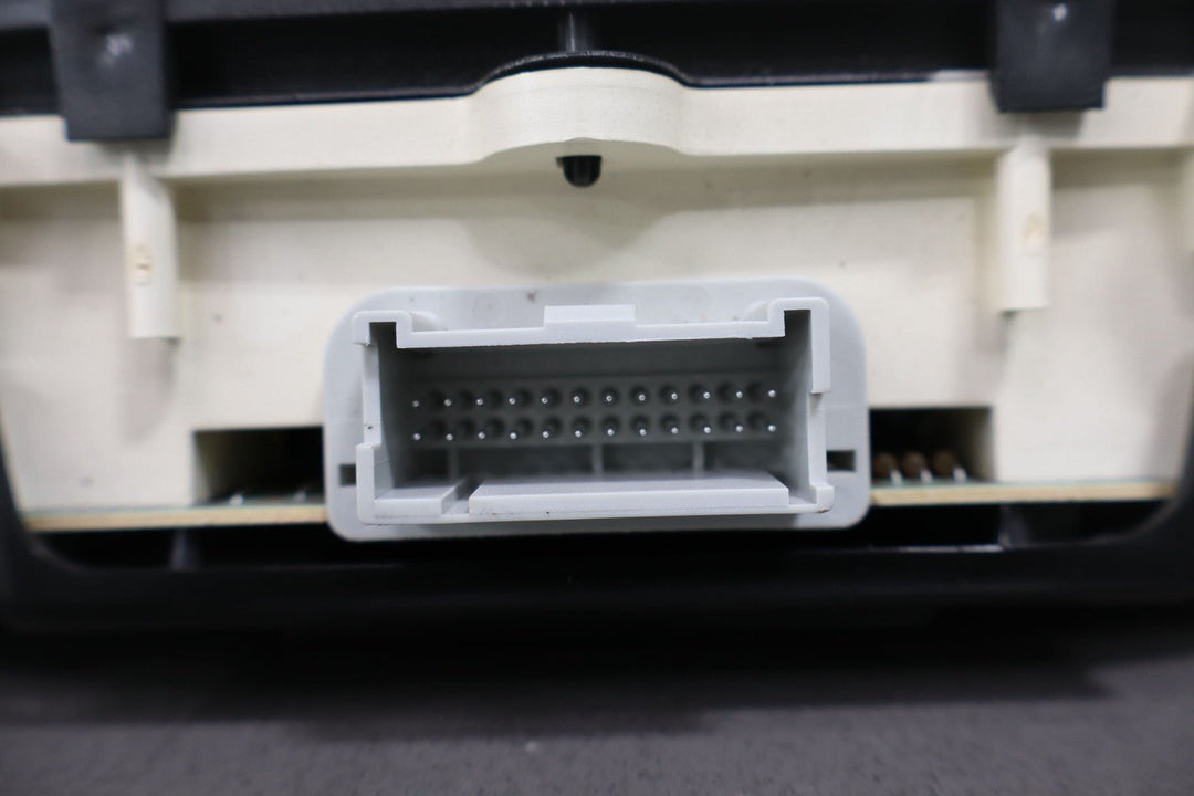 2001 - 2002 GMC Sierra 2500 (Gasoline/5 - Spd Auto Trans) Speedometer Cluster