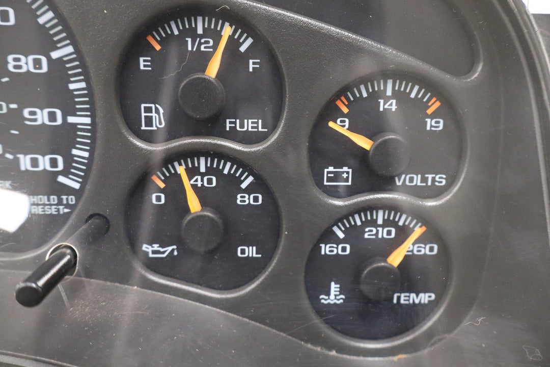 2001 - 2002 GMC Sierra 2500 (Gasoline/5 - Spd Auto Trans) Speedometer Cluster