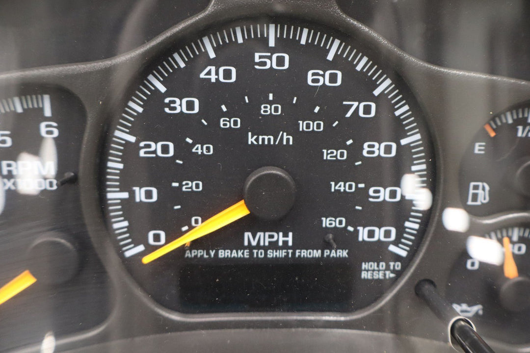 2001 - 2002 GMC Sierra 2500 (Gasoline/5 - Spd Auto Trans) Speedometer Cluster