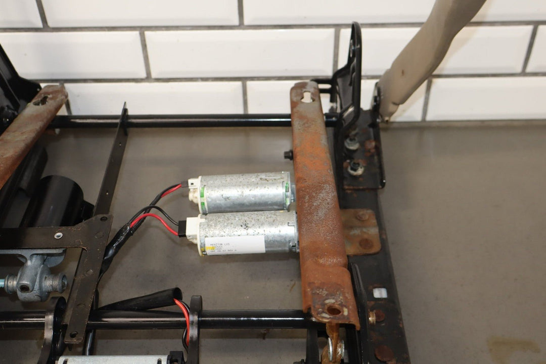 2001 - 2002 GMC Sierra 2500HD Passenger Power Seat Track OEM GMT800