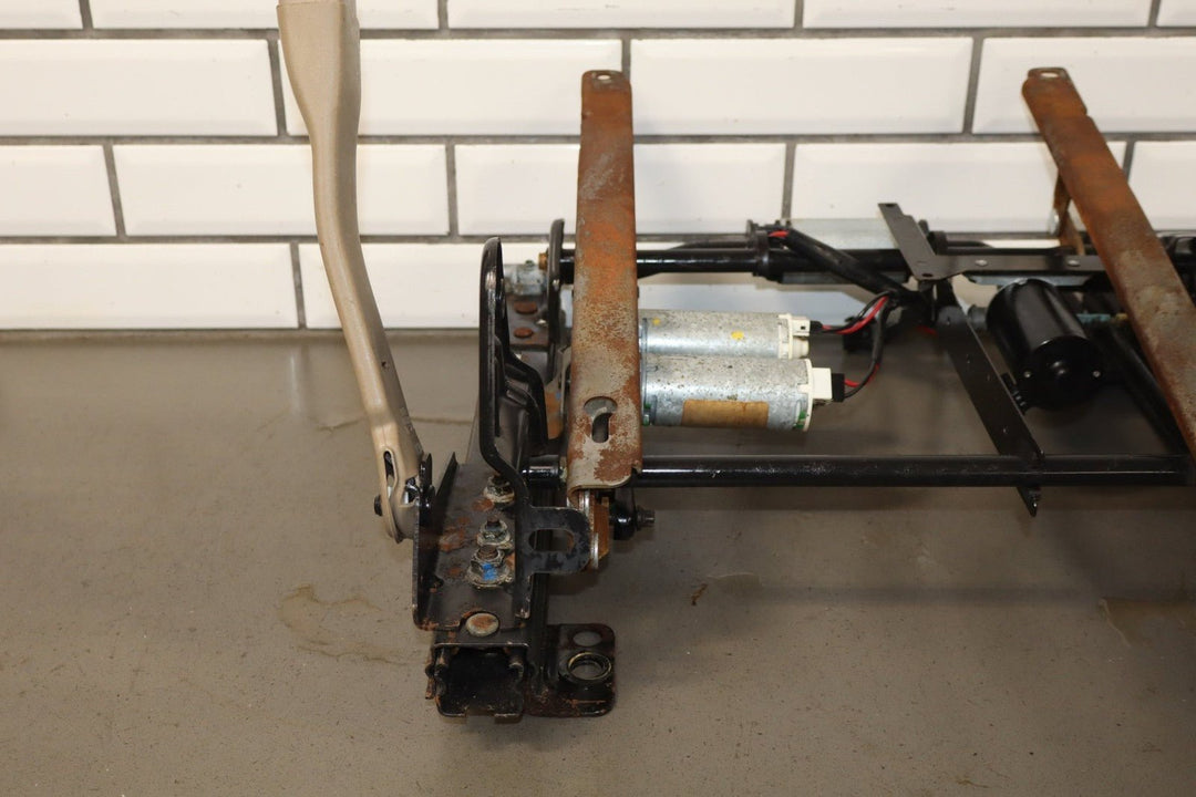 2001 - 2002 GMC Sierra 2500HD Passenger Power Seat Track OEM GMT800