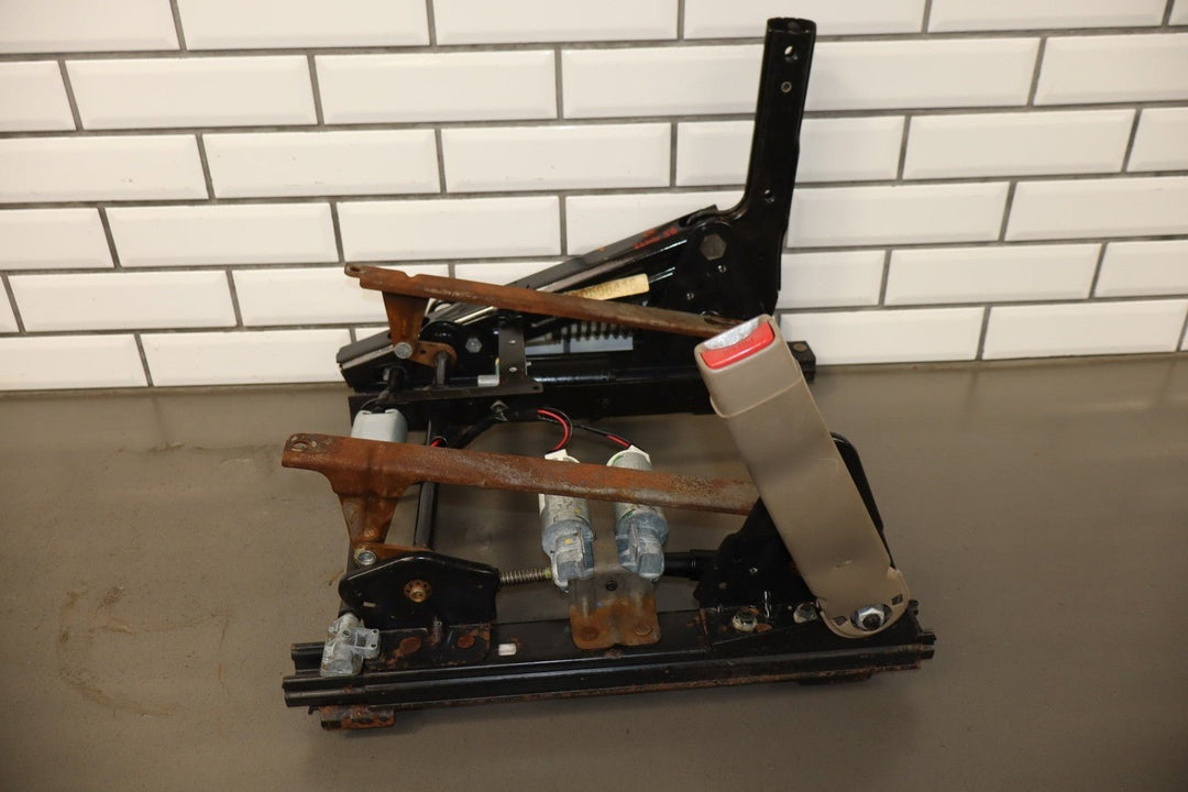 2001 - 2002 GMC Sierra 2500HD Passenger Power Seat Track OEM GMT800