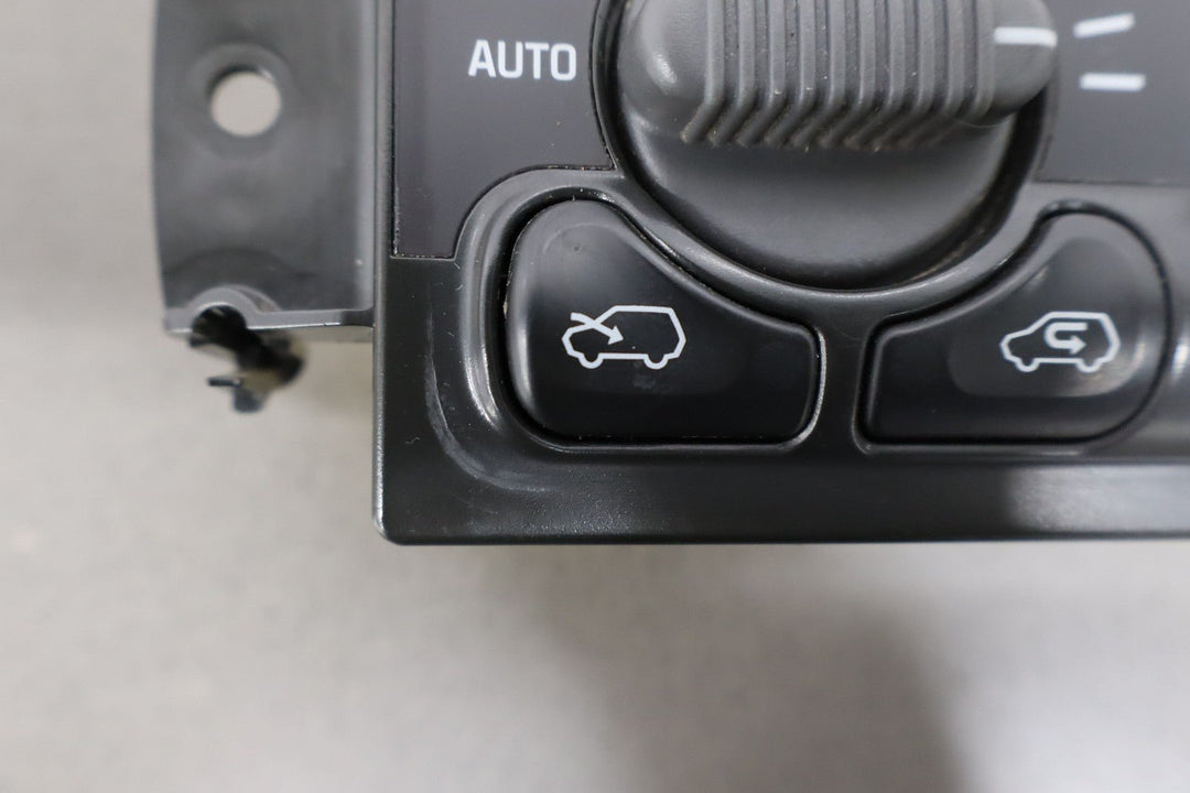 2001 - 2002 GMC Sierra OEM Manual Temperature Climate Control 15054697