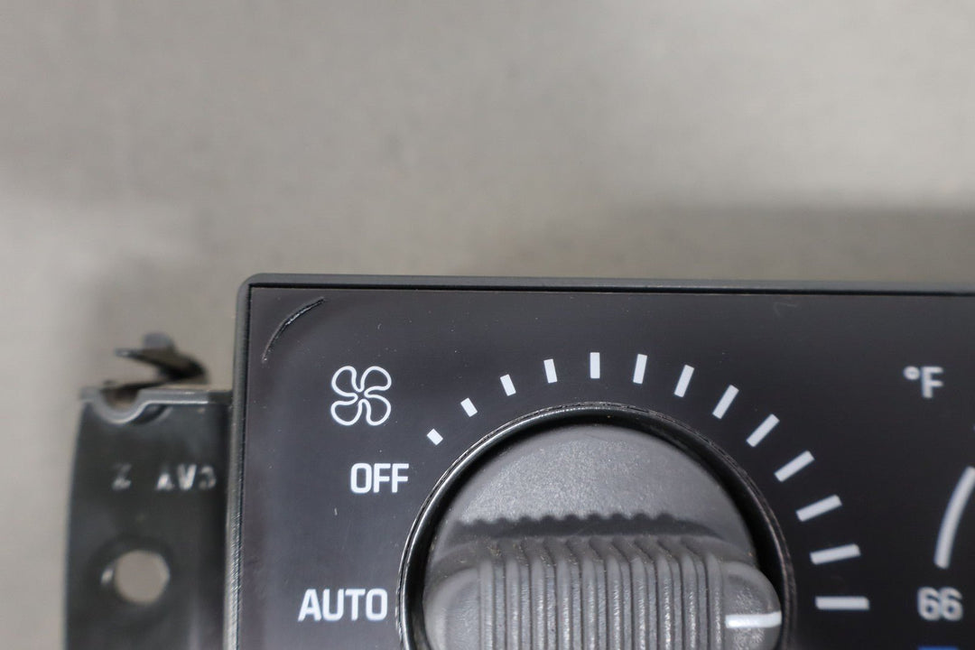 2001 - 2002 GMC Sierra OEM Manual Temperature Climate Control 15054697
