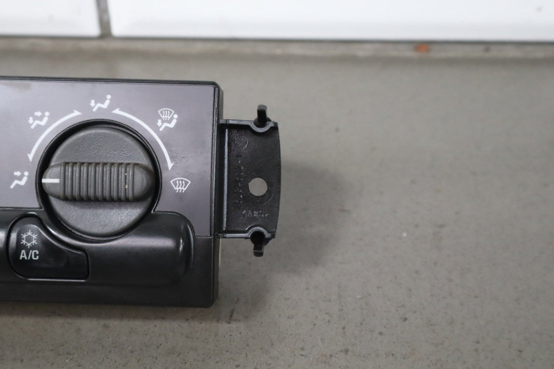 2001 - 2002 GMC Sierra OEM Manual Temperature Climate Control 15054697