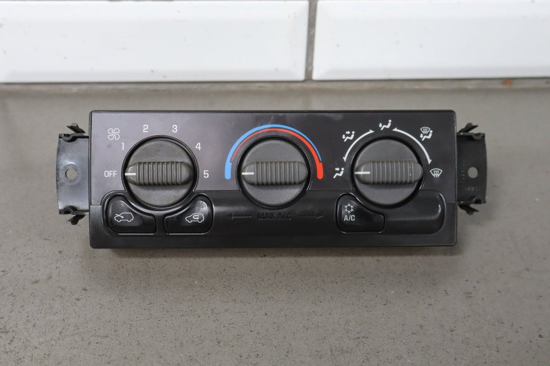 2001 - 2002 GMC Sierra OEM Manual Temperature Climate Control 15054697