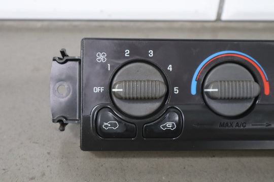 2001 - 2002 GMC Sierra OEM Manual Temperature Climate Control 15054697
