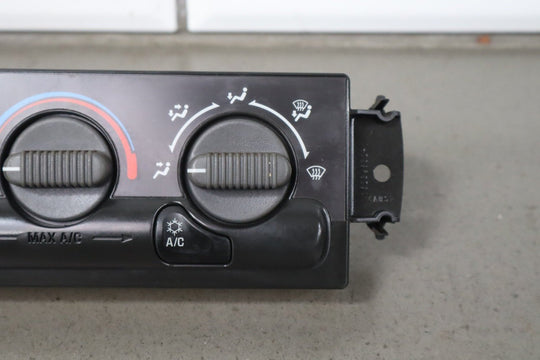 2001 - 2002 GMC Sierra OEM Manual Temperature Climate Control 15054697