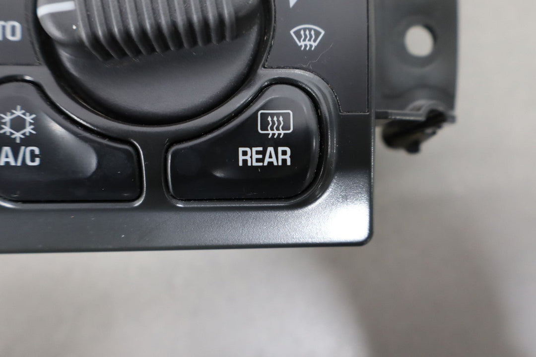 2001 - 2002 GMC Sierra OEM Manual Temperature Climate Control 15054697