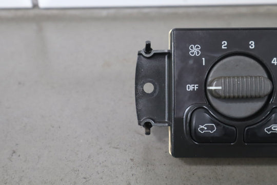 2001 - 2002 GMC Sierra OEM Manual Temperature Climate Control 15054697