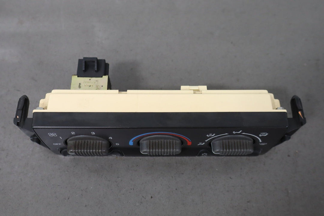 2001 - 2002 GMC Sierra OEM Manual Temperature Climate Control 15054697
