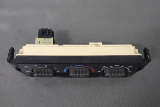 2001 - 2002 GMC Sierra OEM Manual Temperature Climate Control 15054697