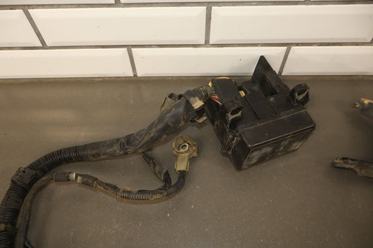 2001 - 2002 Mazda Miata Engine Fuse Relay Junction Box W/Harness