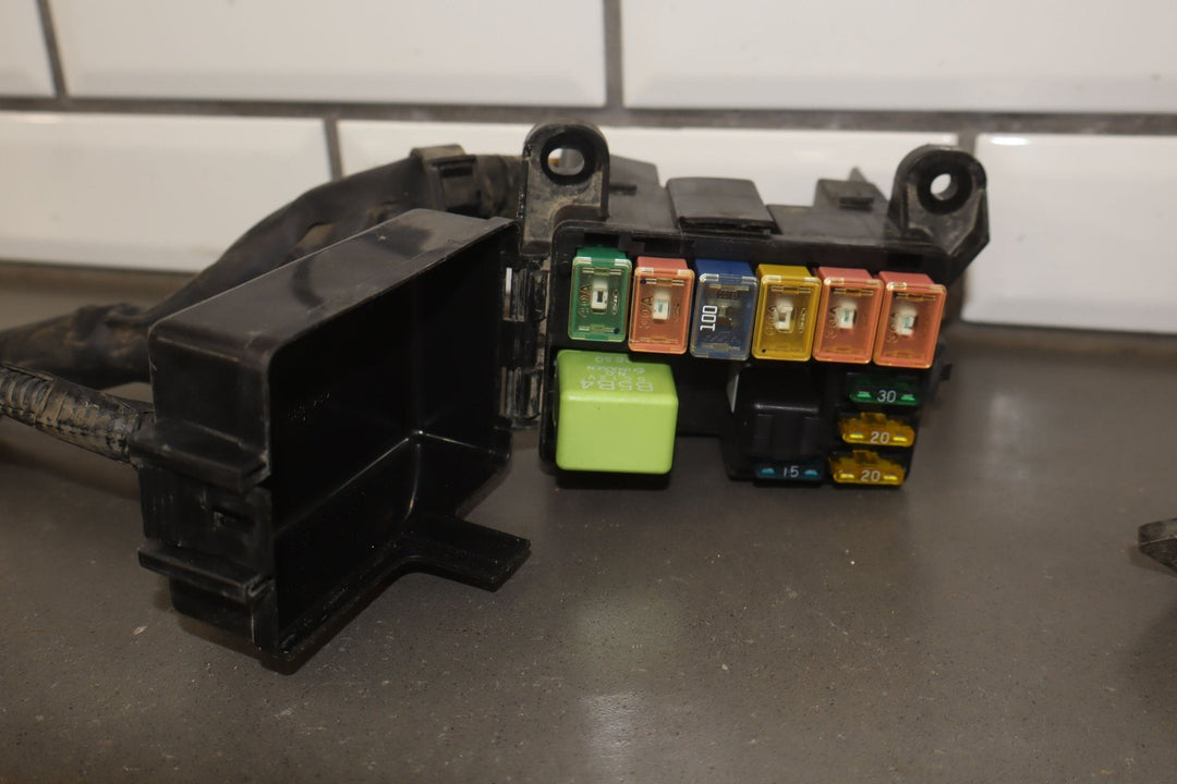2001 - 2002 Mazda Miata Engine Fuse Relay Junction Box W/Harness
