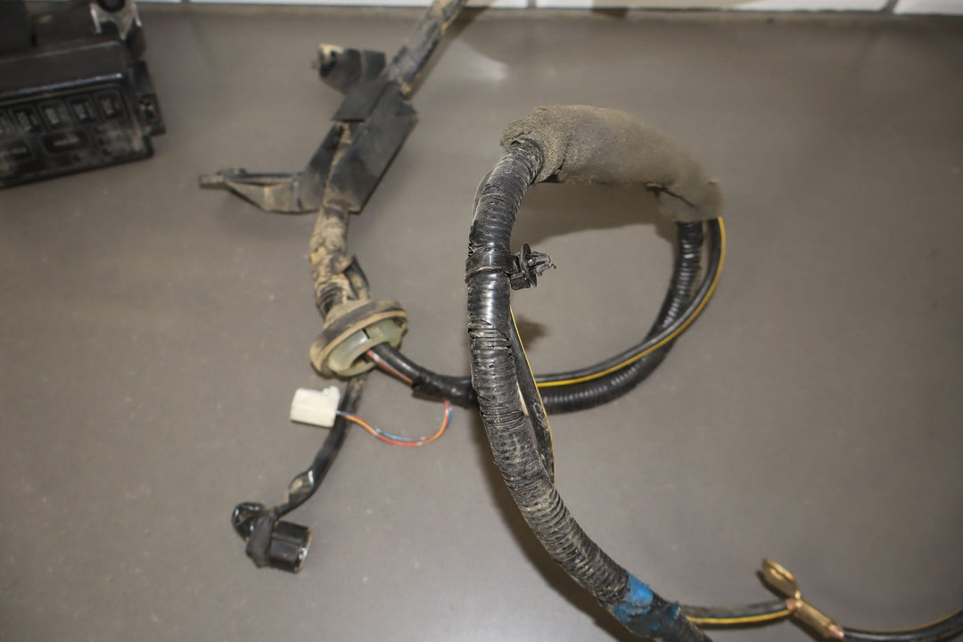 2001 - 2002 Mazda Miata Engine Fuse Relay Junction Box W/Harness