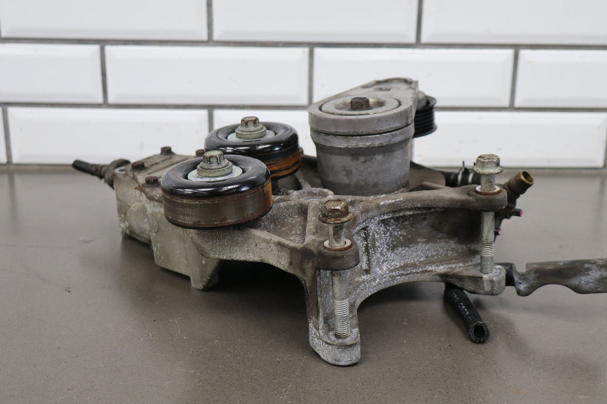 2001-2004 Chevy GMC 3500 6.6 Duramax LB7 Alternator Bracket 897288626 OEM
