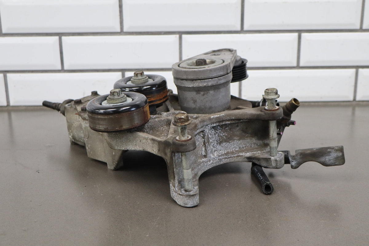 2001-2004 Chevy GMC 3500 6.6 Duramax LB7 Alternator Bracket 897288626 OEM