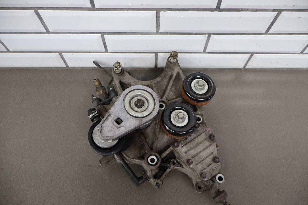 2001-2004 Chevy GMC 3500 6.6 Duramax LB7 Alternator Bracket 897288626 OEM