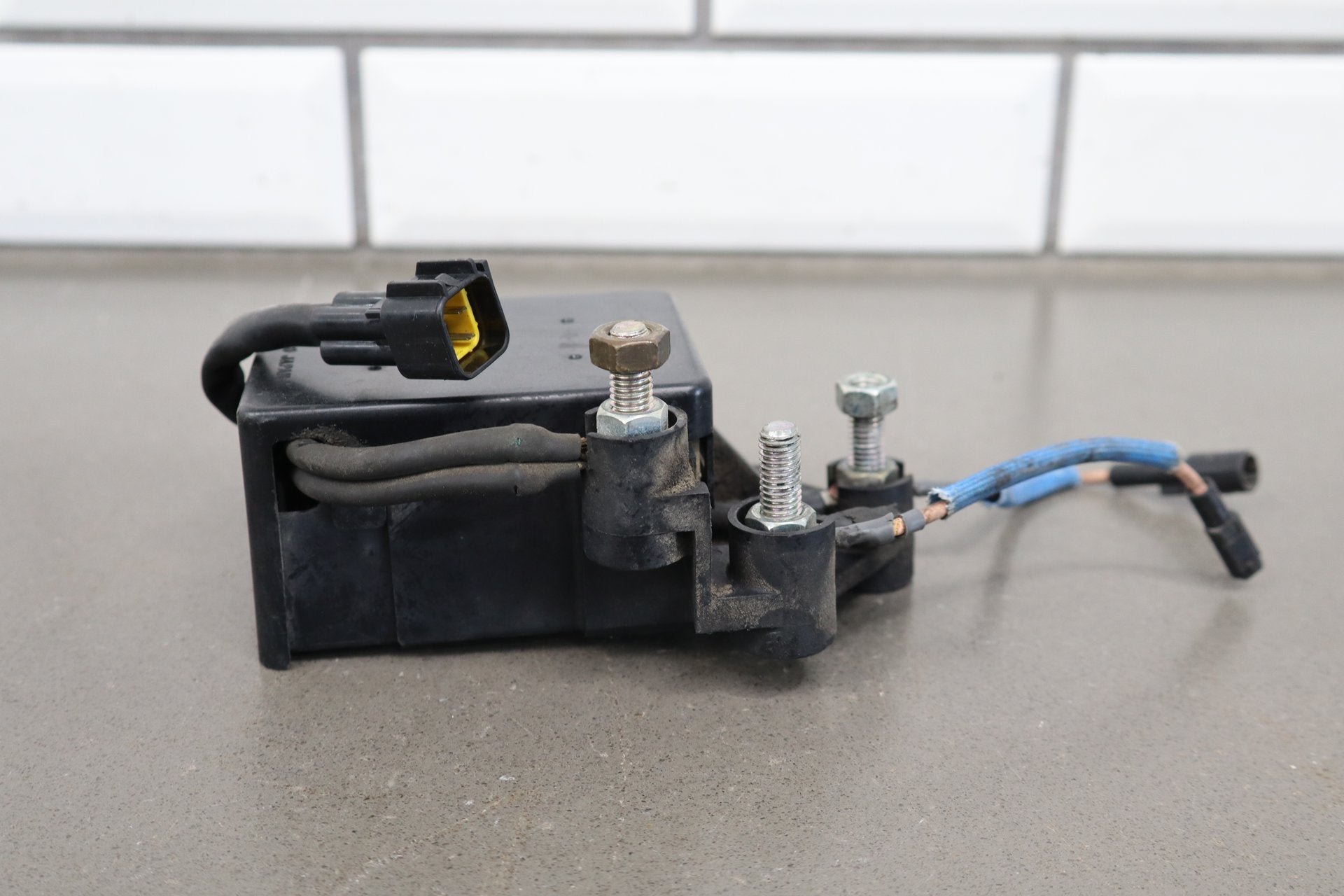 2001-2004 Chevy GMC 6.6L Duramax LB7 Glow Plug Controller Module Relay OEM