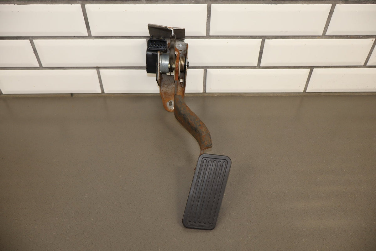 2001-2005 Chevy GMC Duramax Lb7-Lly Accelerator Pedal Assembly Complete OEM