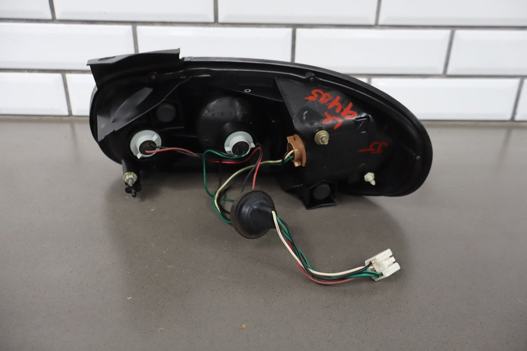 2001 - 2005 Mazda MX - 5 Miata Left Tail Light N06651160 *1 Crack*
