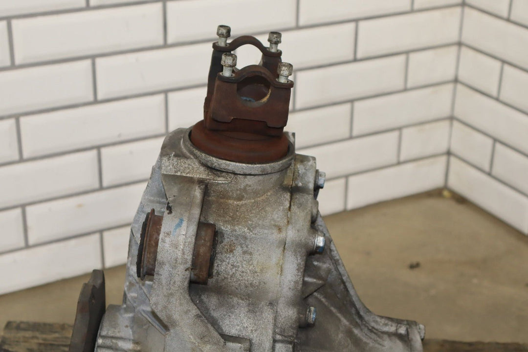 2001 - 2006 Cadillac Escalade AWD 3.73 Front Differential Assembly 15839874