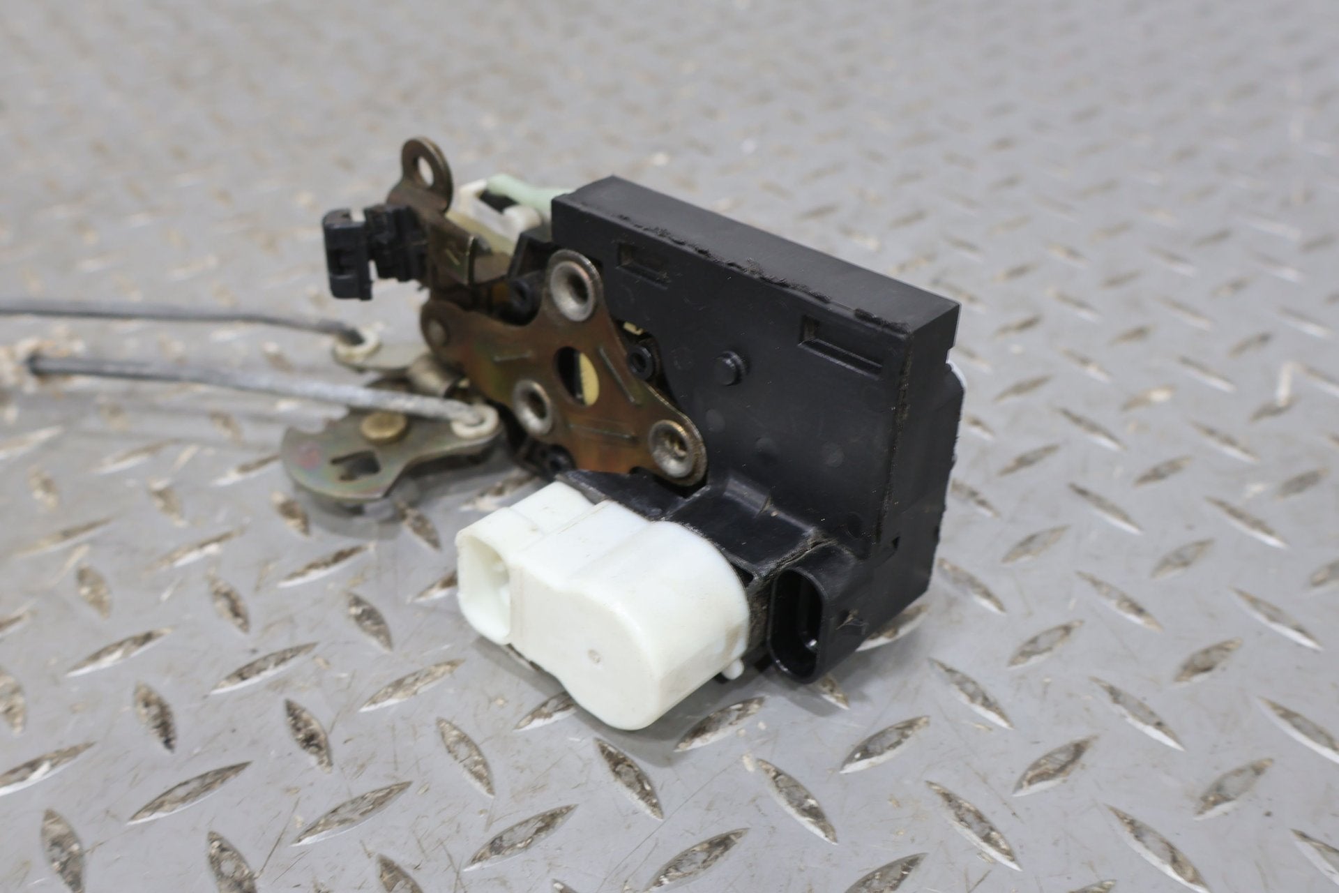 2001 Chevrolet Corvette- Right Front Door Latch