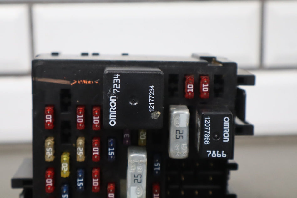 2001 Chevrolet Silverado GMT800- Cabin Fuse Box