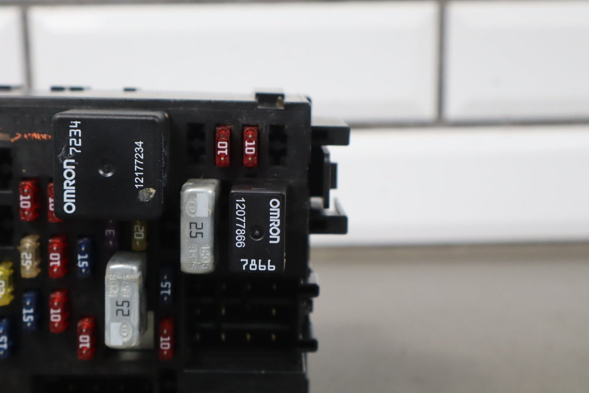 2001 Chevrolet Silverado GMT800- Cabin Fuse Box