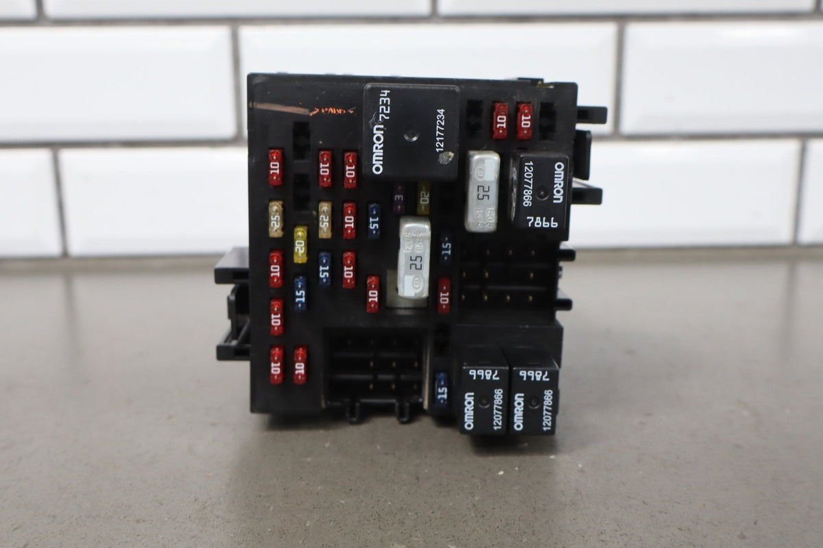 2001 Chevrolet Silverado GMT800- Cabin Fuse Box