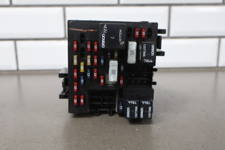 2001 Chevrolet Silverado GMT800- Cabin Fuse Box