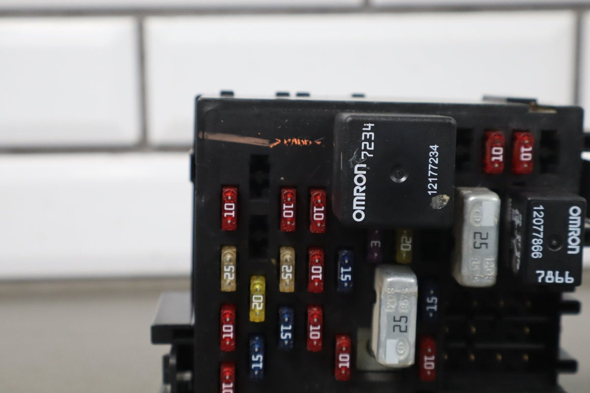 2001 Chevrolet Silverado GMT800- Cabin Fuse Box