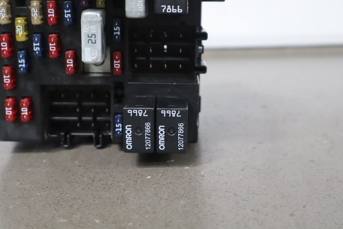 2001 Chevrolet Silverado GMT800- Cabin Fuse Box