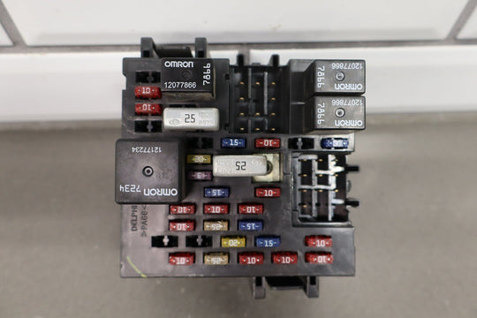 2001 Chevy Silverado 2500HD Cabin/Interior Fuse Box Assembly 15770992