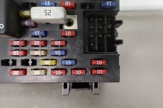 2001 Chevy Silverado 2500HD Cabin/Interior Fuse Box Assembly 15770992