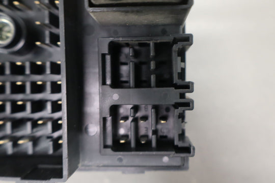 2001 Chevy Silverado 2500HD Cabin/Interior Fuse Box Assembly 15770992