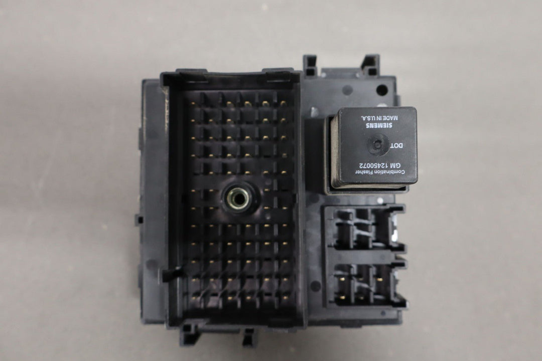 2001 Chevy Silverado 2500HD Cabin/Interior Fuse Box Assembly 15770992