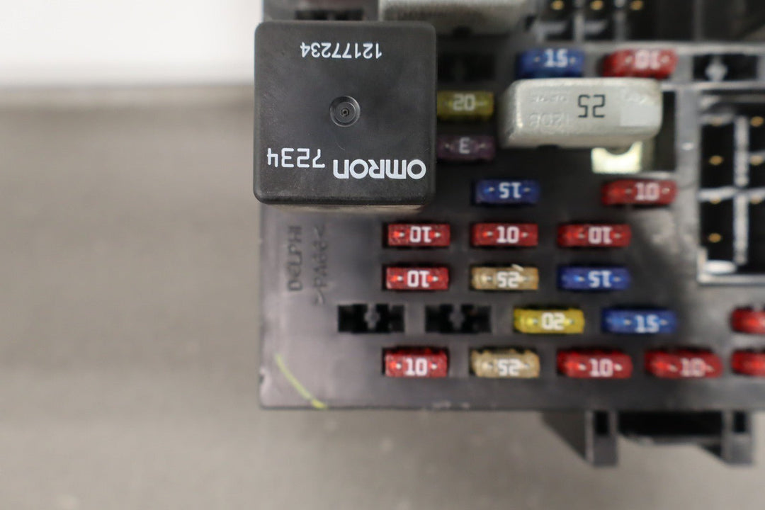 2001 Chevy Silverado 2500HD Cabin/Interior Fuse Box Assembly 15770992